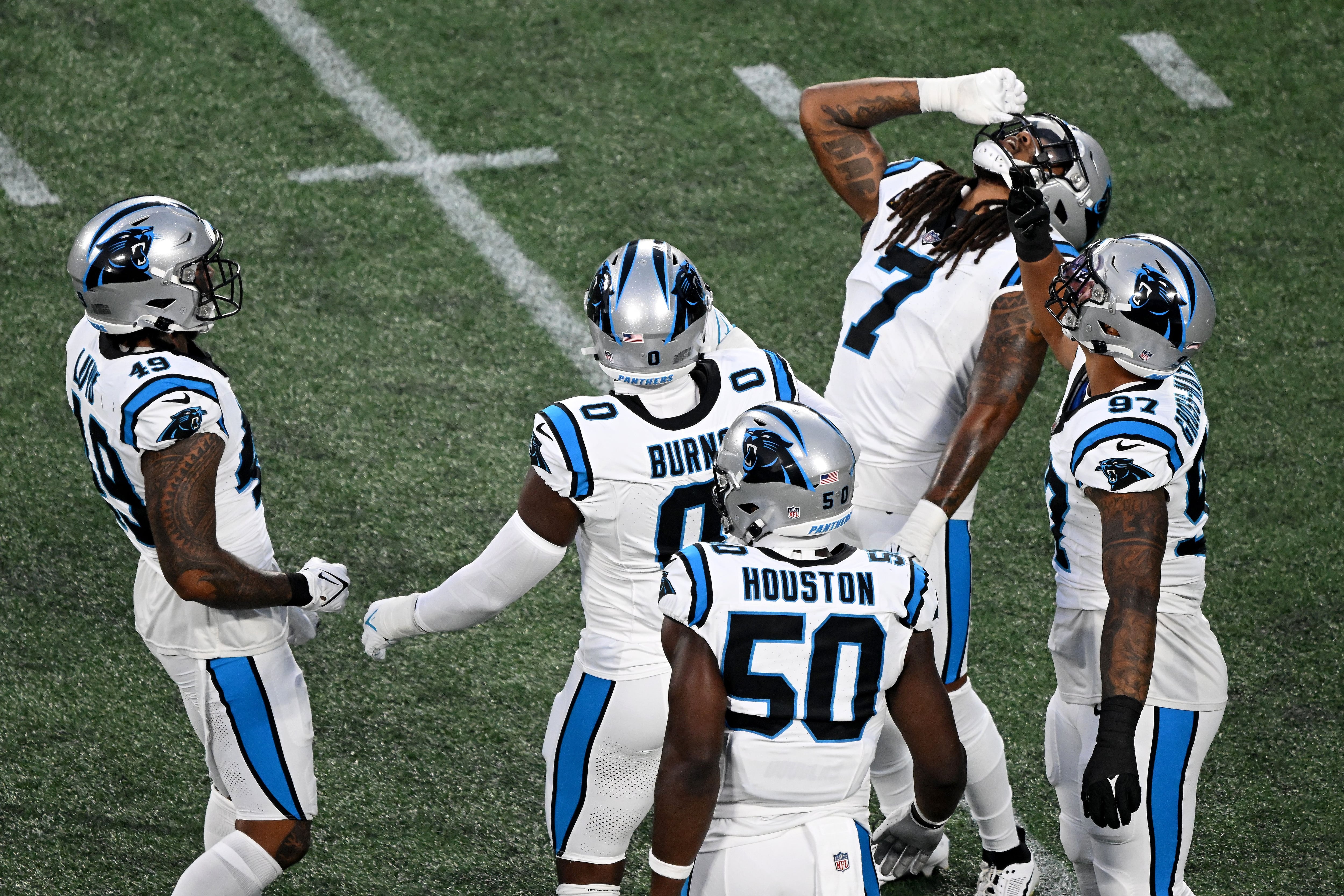 Shaq Thompson linebacker of the Panthers during a NFL football game News  Photo - Getty Images