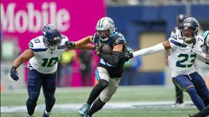 Kenneth Walker III sparks Seahawks in second half as Seattle pulls away to  beat Carolina 37-27 - The San Diego Union-Tribune