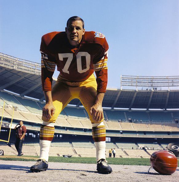 Sam Huff, Fearsome Hall of Fame Giants Linebacker, Dies at 87 - The New York  Times