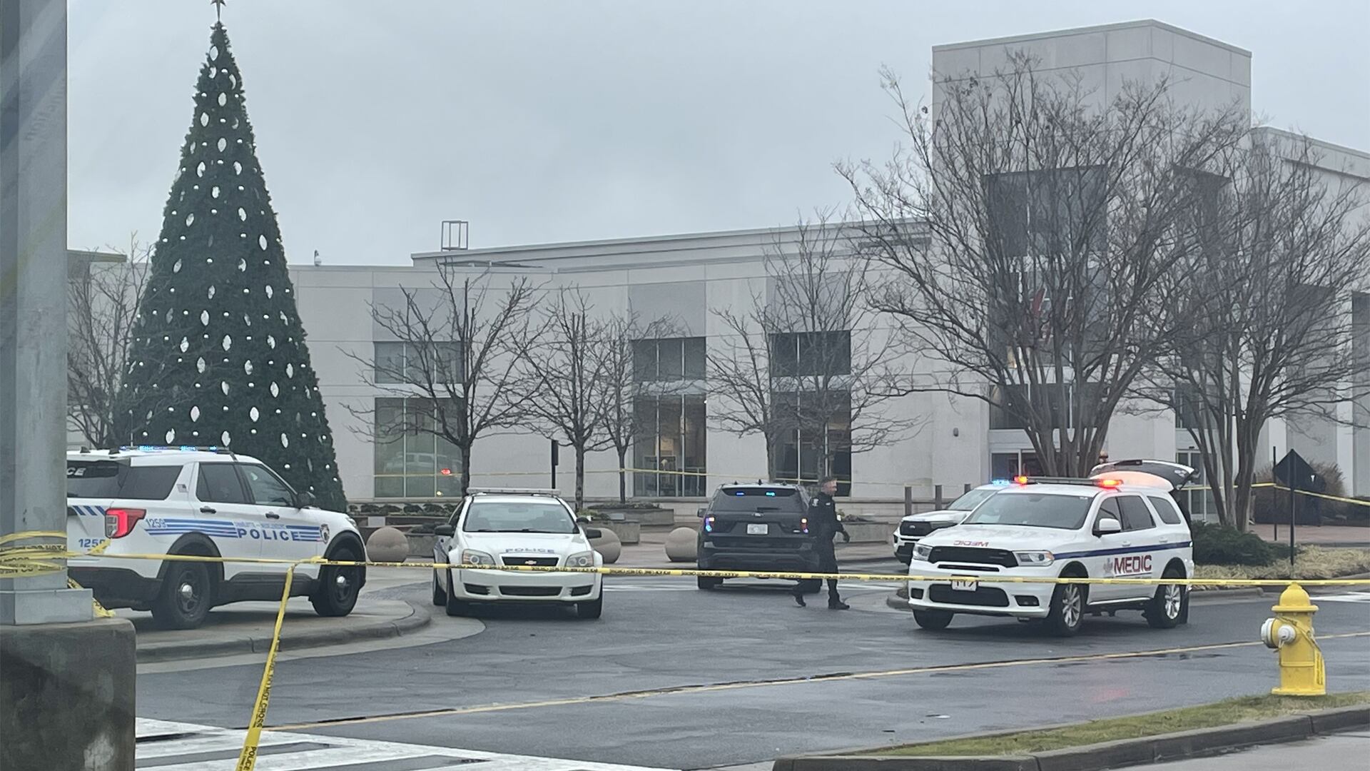 North Carolina shopping mall shooting leaves 2 adults, 1 child dead