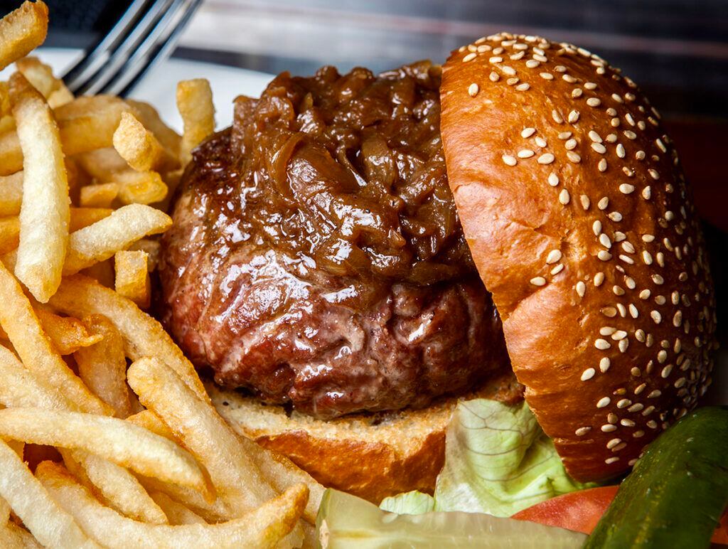 10 Best Burgers In America According to Yelp Reviewers