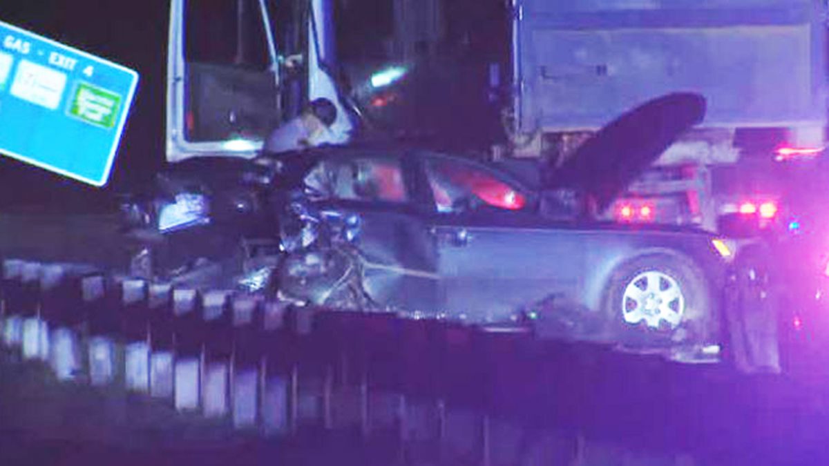 Husband killed, wife hospitalized in I-485 wreck in southwest Charlotte