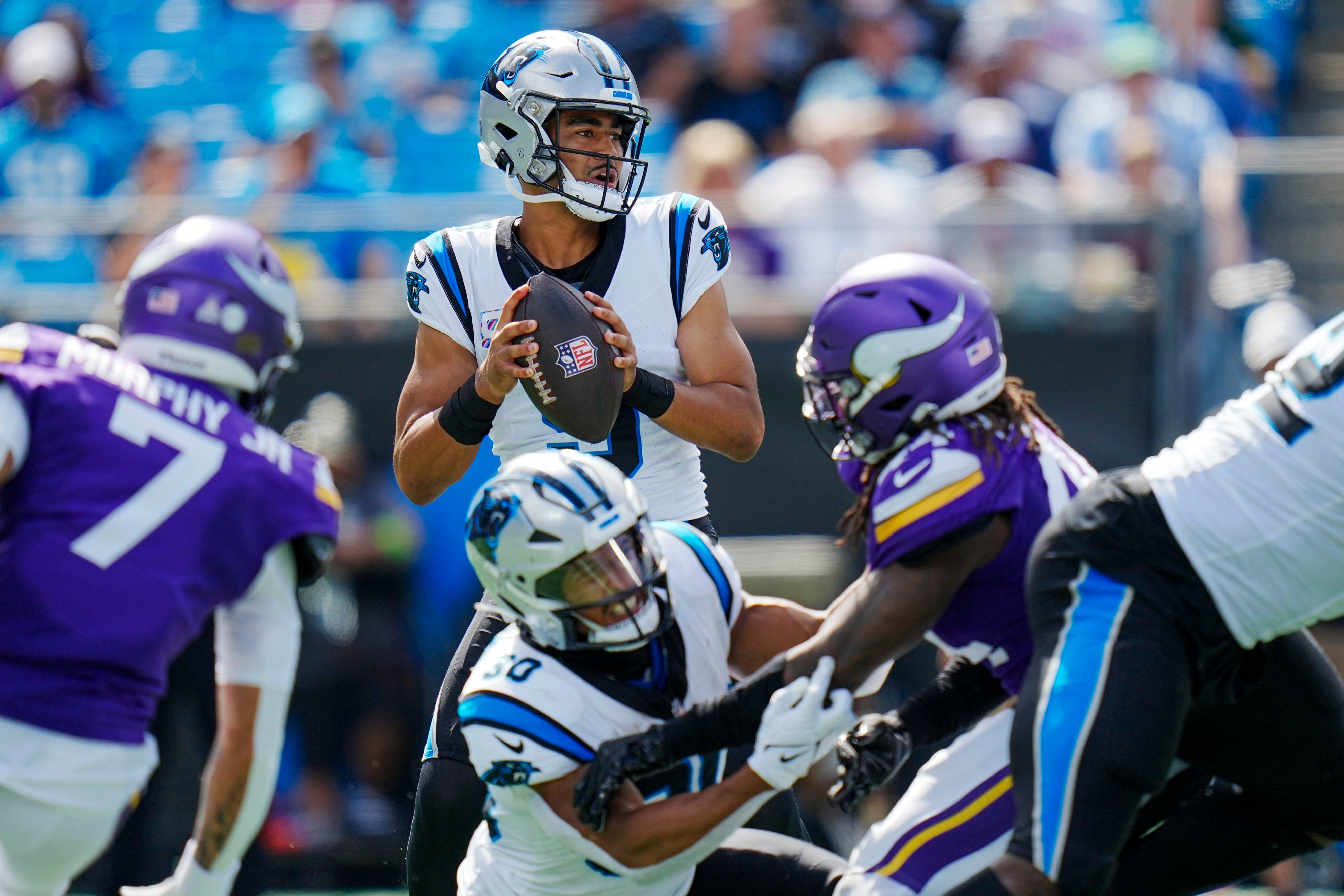 Justin Jefferson's 2 TDs, D.J. Wonnum's 51-yard fumble return lift Vikings  over Panthers 21-13 -  5 Eyewitness News