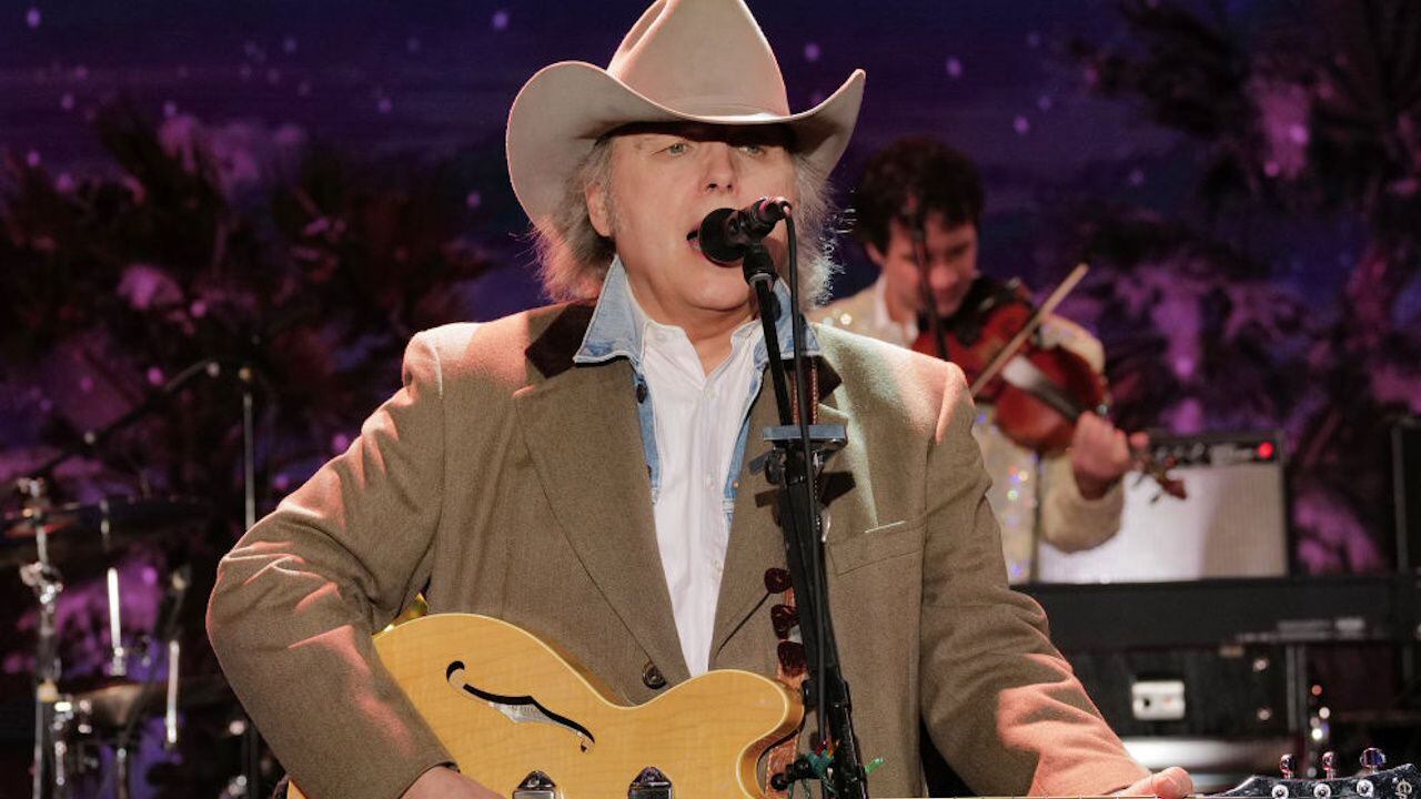 Dwight Yoakam ends Sunday set early after complaining of being overheated 