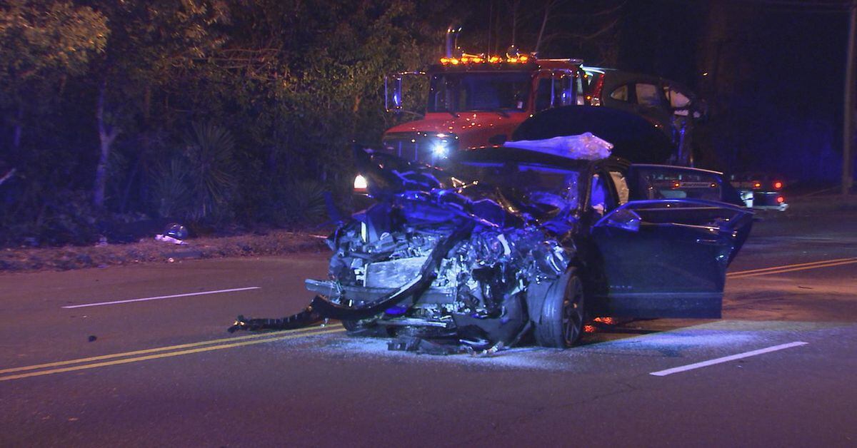 3 people hospitalized after twocar crash in south Charlotte