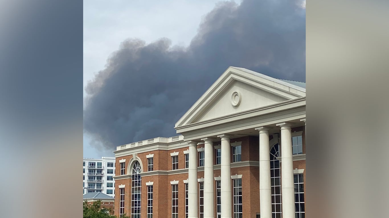 Deadly fire breaks out at construction site in SouthPark area of Charlotte  – WSOC TV