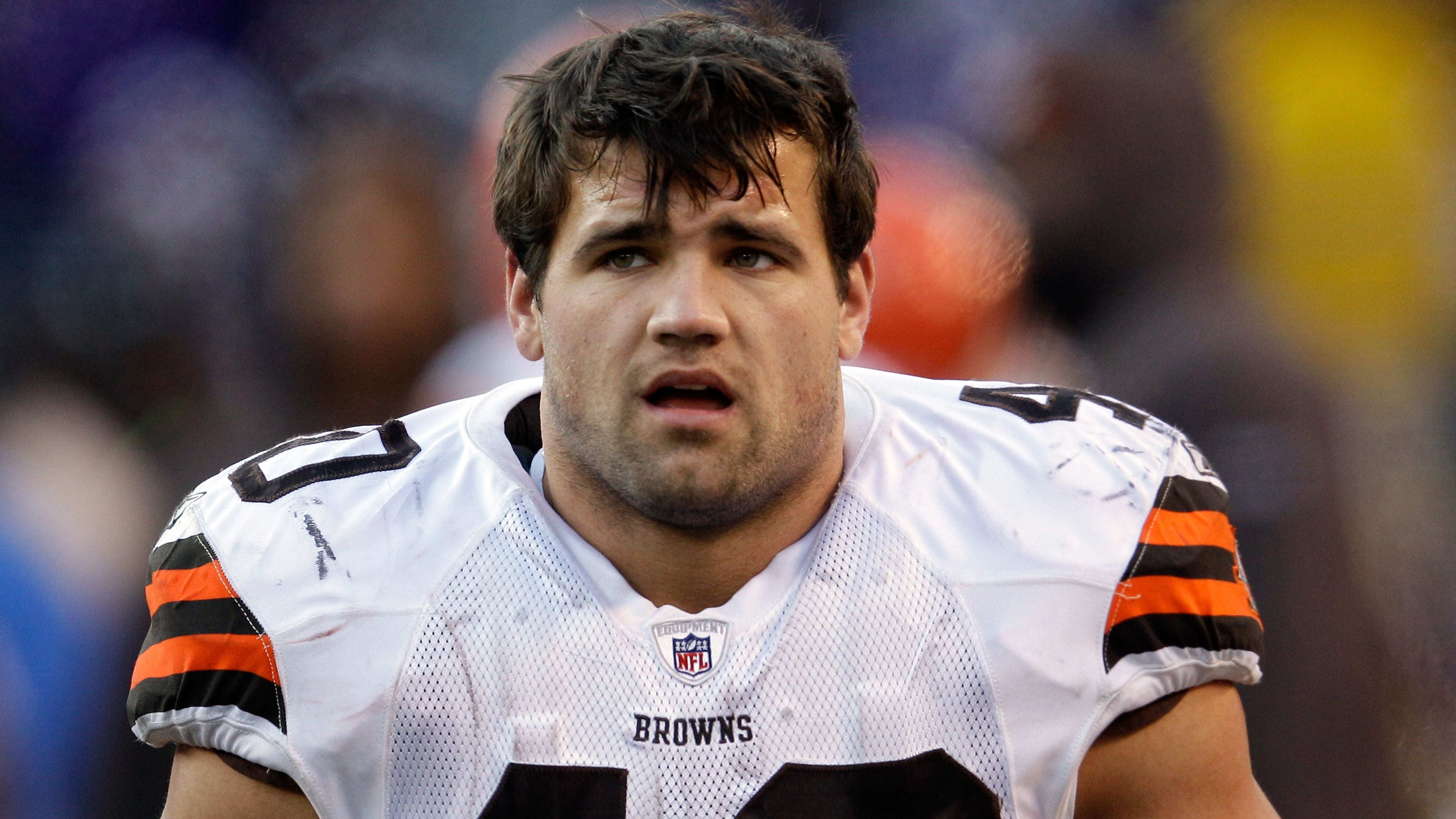 Former Cleveland Browns running back Peyton Hillis discharged from hospital