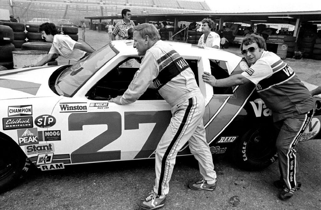 NASCAR legend, Florence Co. native Cale Yarborough dies at 84