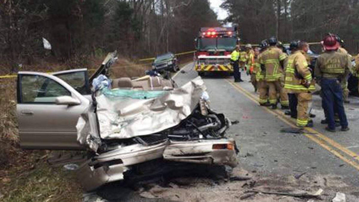 Officials: At least 1 dead in Highway 75 wreck