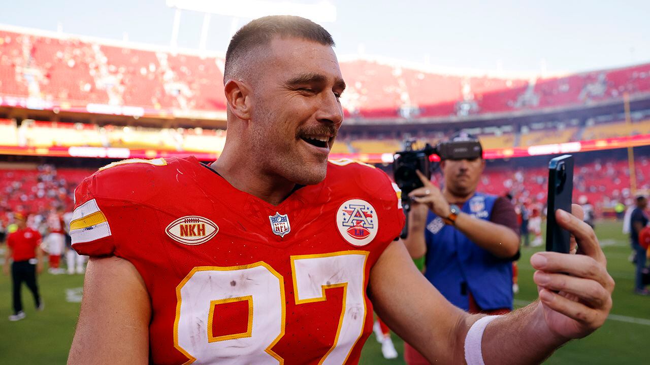 Kelce jersey sales spike 400% after Swift attends game